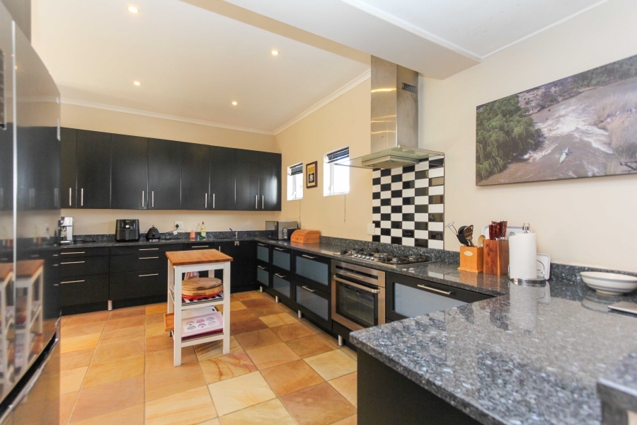 5 Bedroom Property for Sale in Summerstrand Eastern Cape